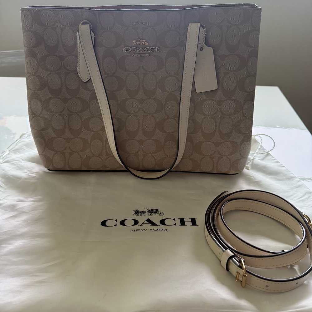 Coach Cream Signature Tote Elegant Design